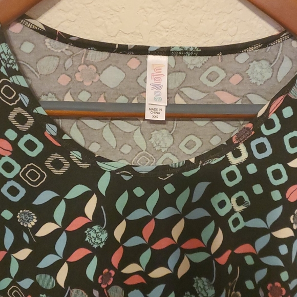 LuLaRoe Perfect Tee Size XXS - Picture 2 of 3